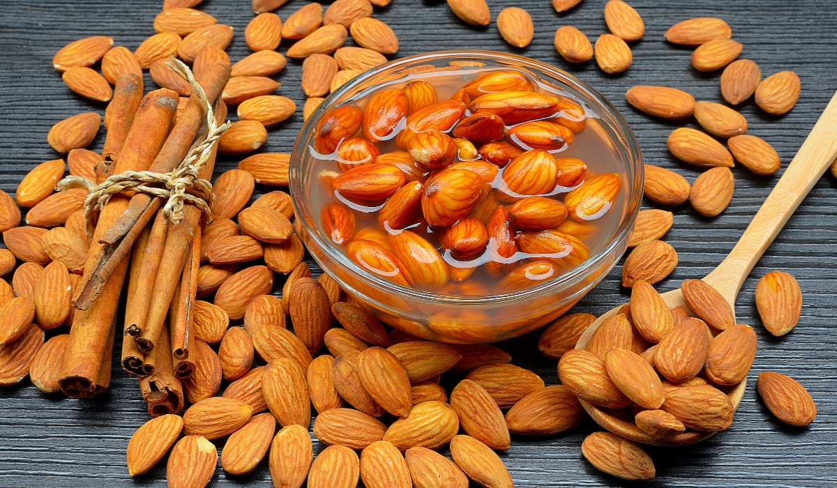 10 Benefits of Eating Soaked Almonds Daily, According to Dietitians